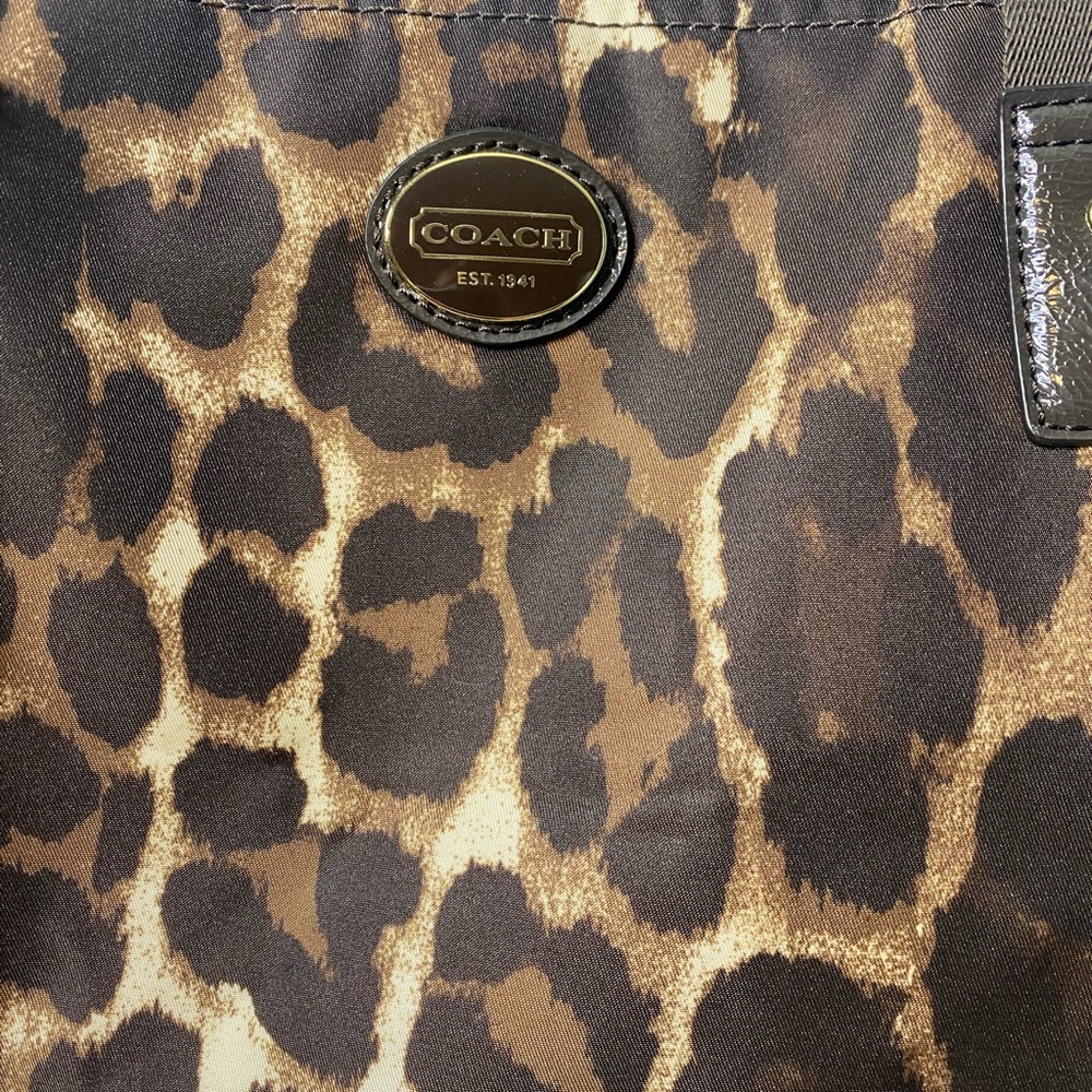 Authentic Cheetah/Leopard Coach tote/Shoulder bag W/Detachable Makeup Bag - Picture 4 of 15